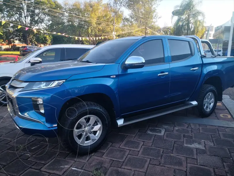 Foto Mitsubishi L200 GLX 4X2 GASOLINA MT usado (2022) color Azul Elctrico precio $339,000