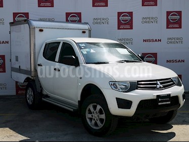 Foto Mitsubishi L200 4x2 2.4L Cabina Doble usado (2015) color Blanco precio $235,000