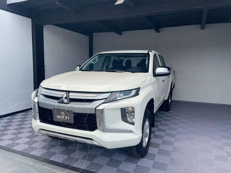 Foto Mitsubishi L200 GLX Diesel 4x4 usado (2022) color Blanco precio $447,000