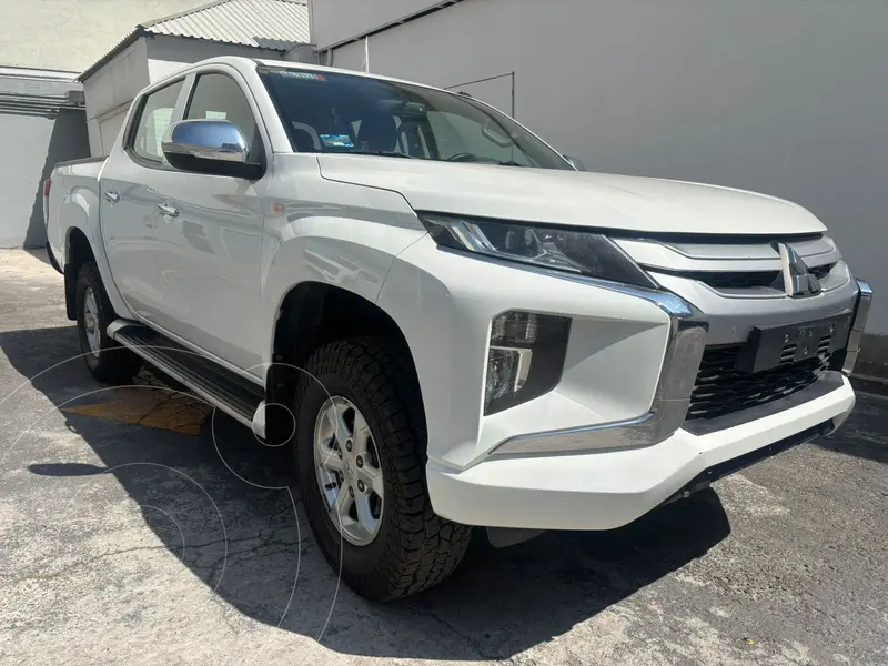 Foto Mitsubishi L200 GLX 4x4 usado (2020) color Blanco precio $340,000