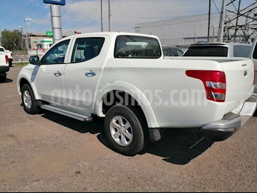 Mitsubishi L200 4x2 2.4L Cabina Doble usado (2016) color Blanco precio $235,000