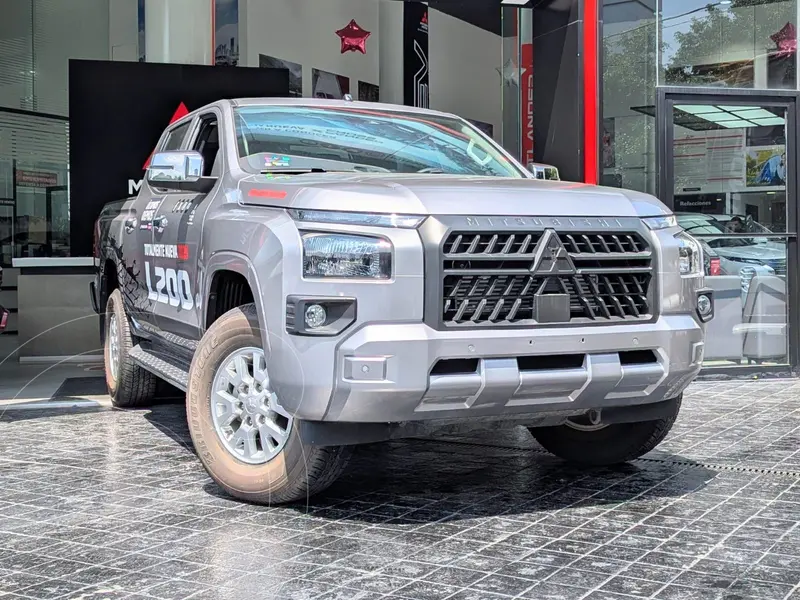 Foto Mitsubishi L200 GLX 4x4 Diesel usado (2025) color plateado precio $579,603