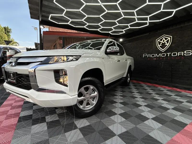 Foto Mitsubishi L200 GLX Diesel 4x4 usado (2023) color Blanco precio $439,900