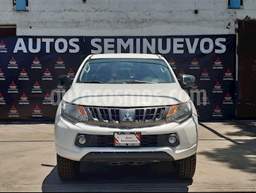 Foto Mitsubishi L200 GLX 4x4 Diesel usado (2017) color Blanco precio $307,000