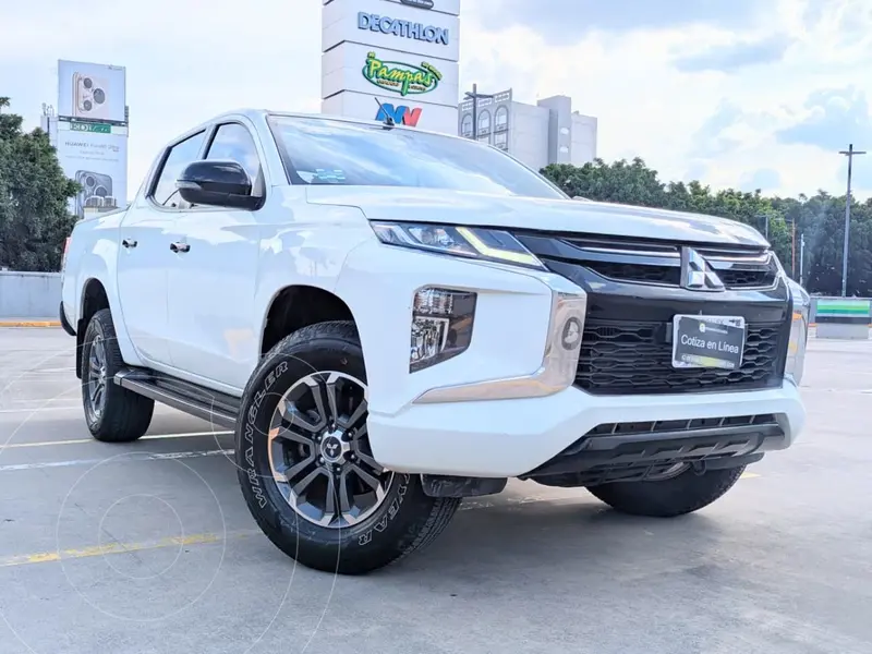 Foto Mitsubishi L200 GLS Diesel  4x4 Aut usado (2023) color Blanco financiado en mensualidades(enganche $242,440 mensualidades desde $10,415)