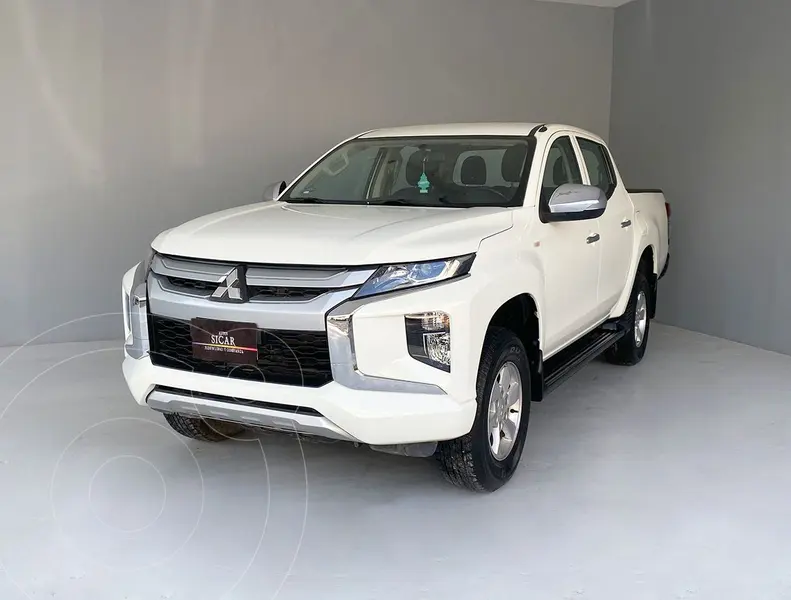 Foto Mitsubishi L200 GLX 4x2 usado (2024) color Blanco financiado en mensualidades(enganche $107,900 mensualidades desde $8,830)