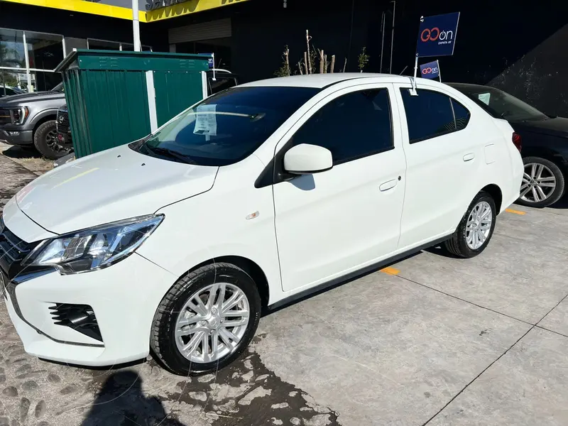Foto Mitsubishi Mirage G4 GLX usado (2024) color Blanco financiado en mensualidades(enganche $66,762 mensualidades desde $5,105)