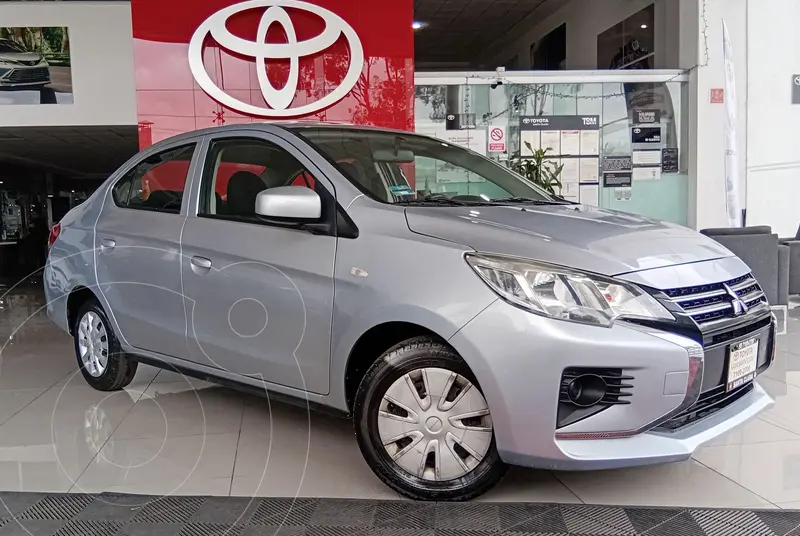 Foto Mitsubishi Mirage GLX CVT usado (2023) color plateado precio $210,000