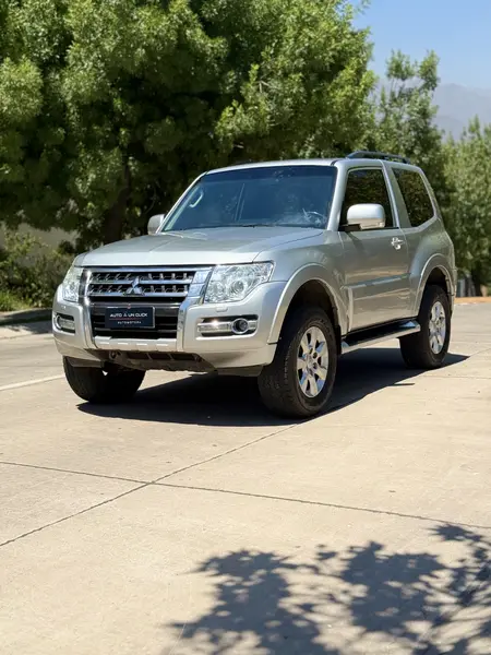 Foto Mitsubishi Montero 3.2L Diesel 4X4 Aut 3P usado (2019) color Beige Savannah precio $28.990.000