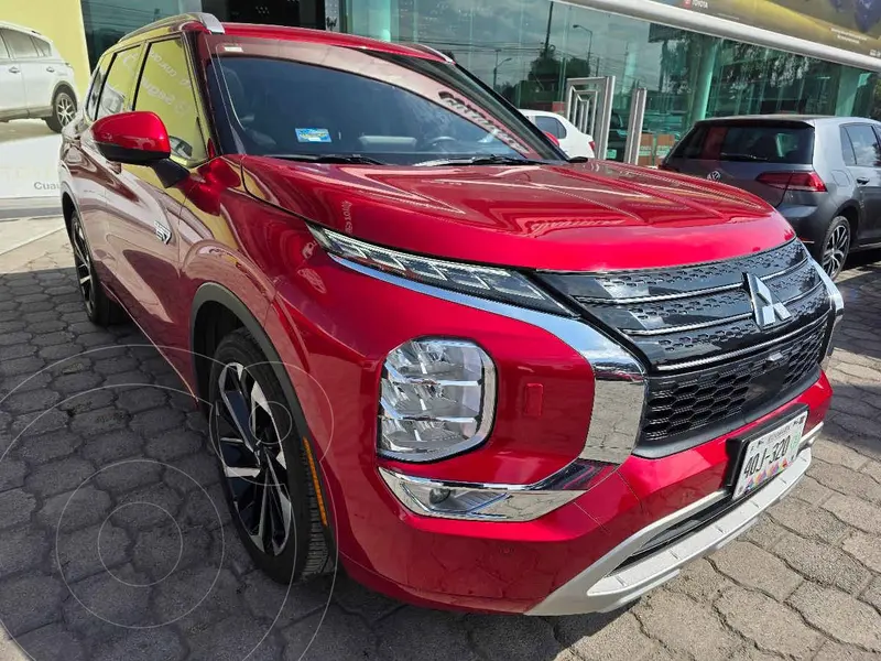 Foto Mitsubishi Outlander PHEV Limited usado (2023) color Rojo precio $610,000