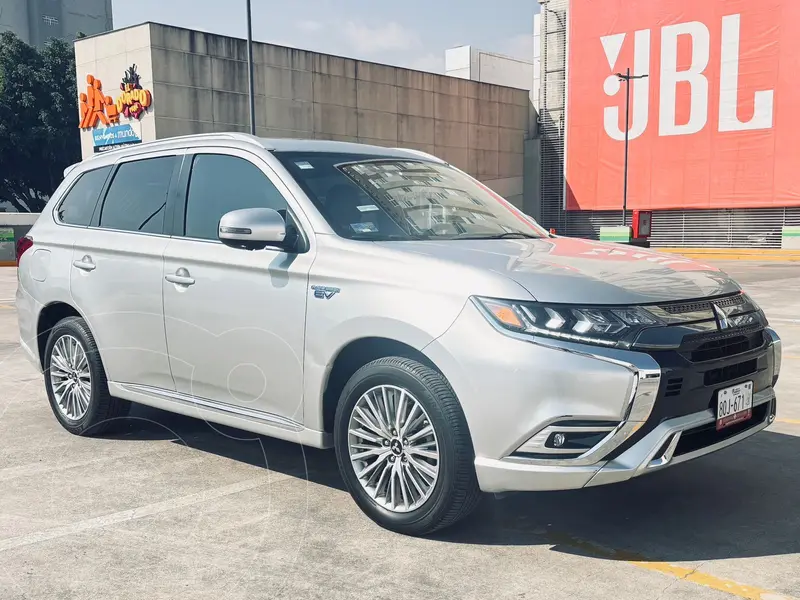 Foto Mitsubishi Outlander PHEV Limited usado (2020) color plateado precio $410,000