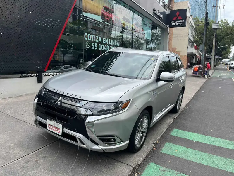 Foto Mitsubishi Outlander PHEV Limited usado (2020) color Plata financiado en mensualidades(enganche $89,376 mensualidades desde $8,529)