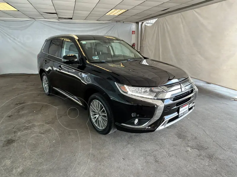 Foto Mitsubishi Outlander PHEV SE usado (2020) color Negro precio $439,800