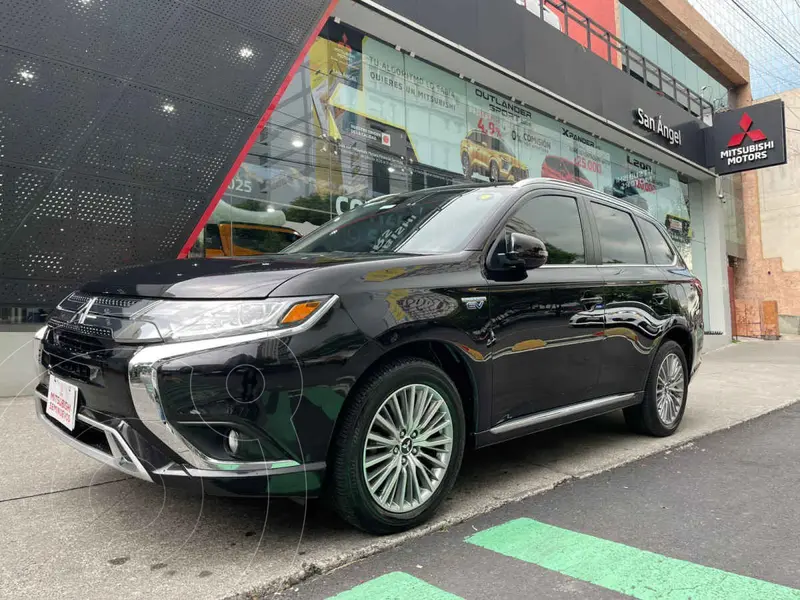 Foto Mitsubishi Outlander PHEV SE usado (2020) color Negro financiado en mensualidades(enganche $89,376 mensualidades desde $8,529)