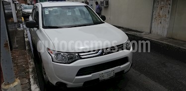 Mitsubishi Outlander 2.4L ES usado (2014) color Blanco precio $160,000