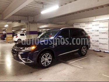 Foto venta Auto usado Mitsubishi Outlander 2.4L SE (2017) color Azul Cosmico precio $319,000
