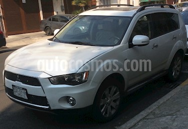 Foto venta Auto Seminuevo Mitsubishi Outlander 3.0L Limited (2012) color Blanco precio $150,000