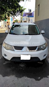 Foto venta Auto Seminuevo Mitsubishi Outlander 3.0L LS 7 Pas (2009) color Blanco precio $123,500
