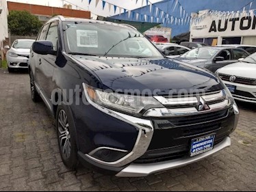 foto Mitsubishi Outlander 5p ES L4/2.4 Aut usado (2015) color Azul Marino precio $317,500