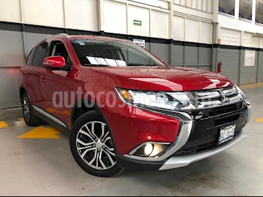 Foto venta Auto Seminuevo Mitsubishi Outlander 5p SE L4/2.4 Aut (2017) color Rojo precio $360,000