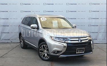 Mitsubishi Outlander SE usado (2016) color Plata precio $275,000