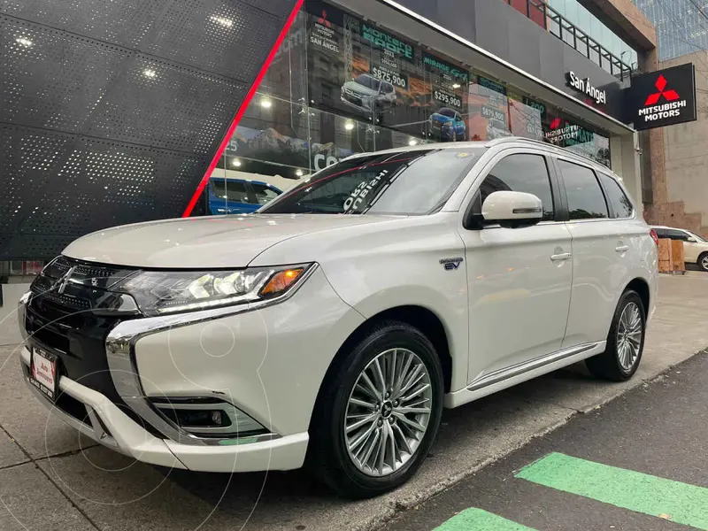 Foto Mitsubishi Outlander 2.4L Limited usado (2022) color Blanco financiado en mensualidades(enganche $120,960 mensualidades desde $11,543)