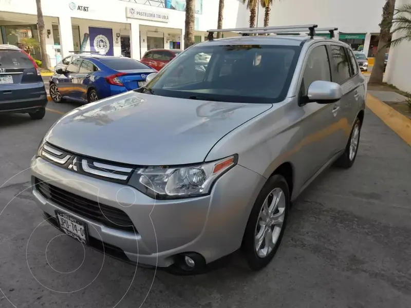 Foto Mitsubishi Outlander 2.4L SE usado (2014) color Gris Titanio precio $229,000