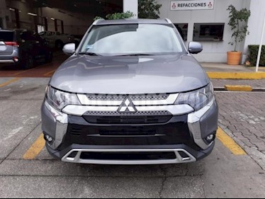 Foto Mitsubishi Outlander 5p Limited L4/2.4 Aut usado (2019) color Gris precio $503,720