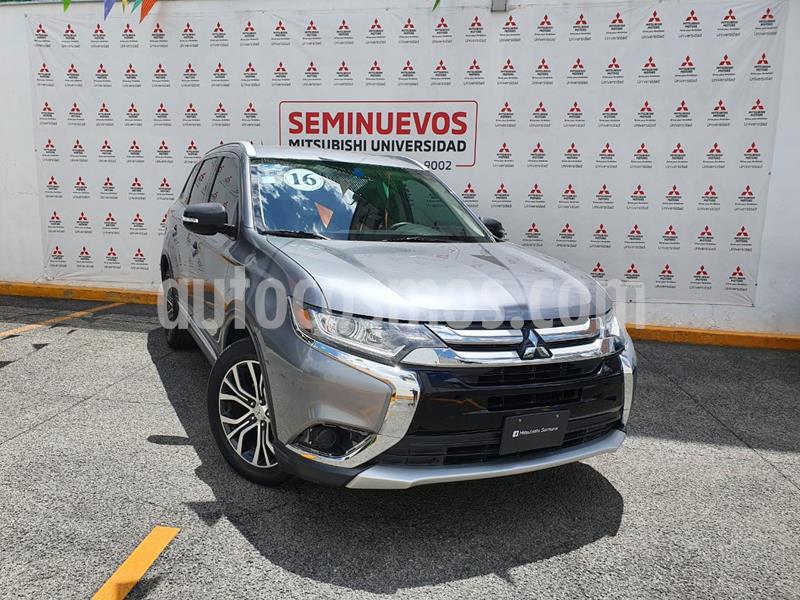 Mitsubishi Outlander 2.4L ES usado (2016) color Plata precio $240,000