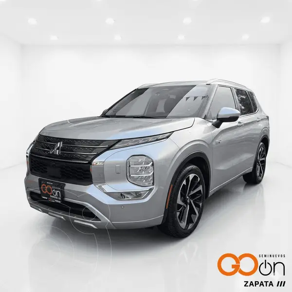 Foto Mitsubishi Outlander Limited usado (2023) color MITS STERLING SILVER precio $540,000