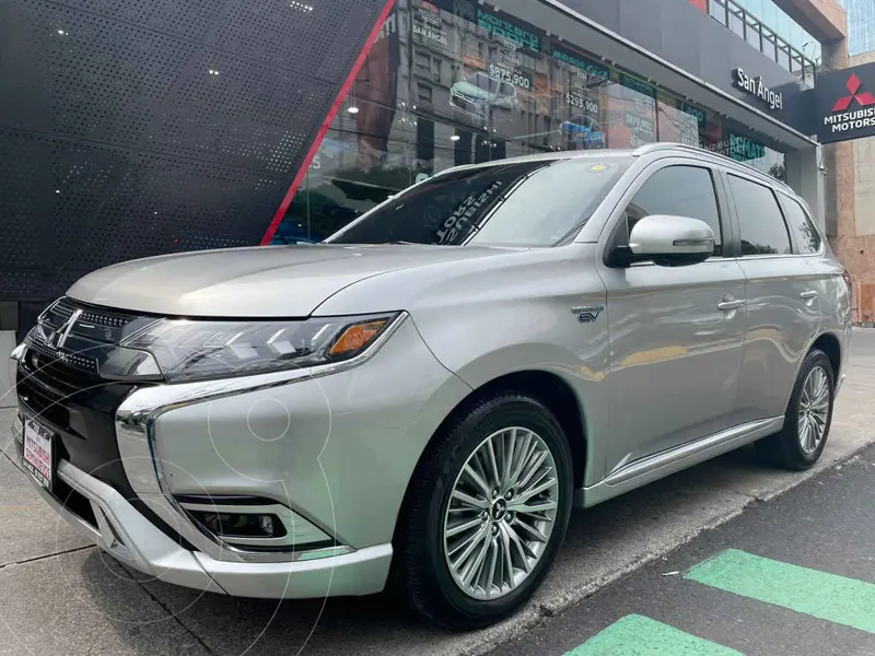 Mitsubishi Outlander Limited usado (2021) color Violeta precio $580,000