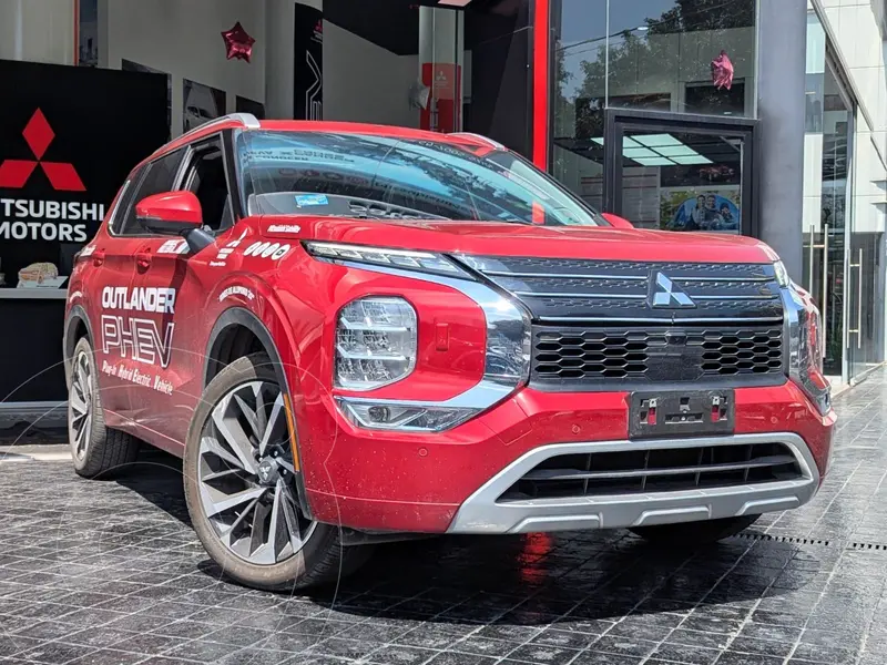 Foto Mitsubishi Outlander Limited usado (2024) color Rojo financiado en mensualidades(enganche $336,579 mensualidades desde $14,460)