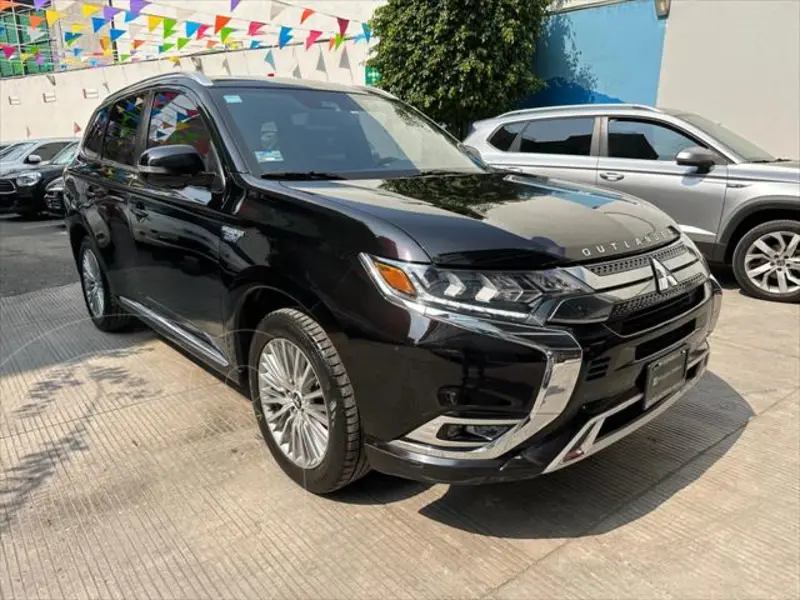 Foto Mitsubishi Outlander Limited usado (2021) color Negro precio $507,000