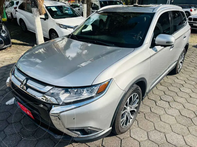 Foto Mitsubishi Outlander 2.4L Limited usado (2018) color Plata precio $269,000