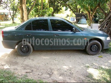 Mitsubishi Signo GLi 1.3L usado (2009) color Verde precio u$s2.000