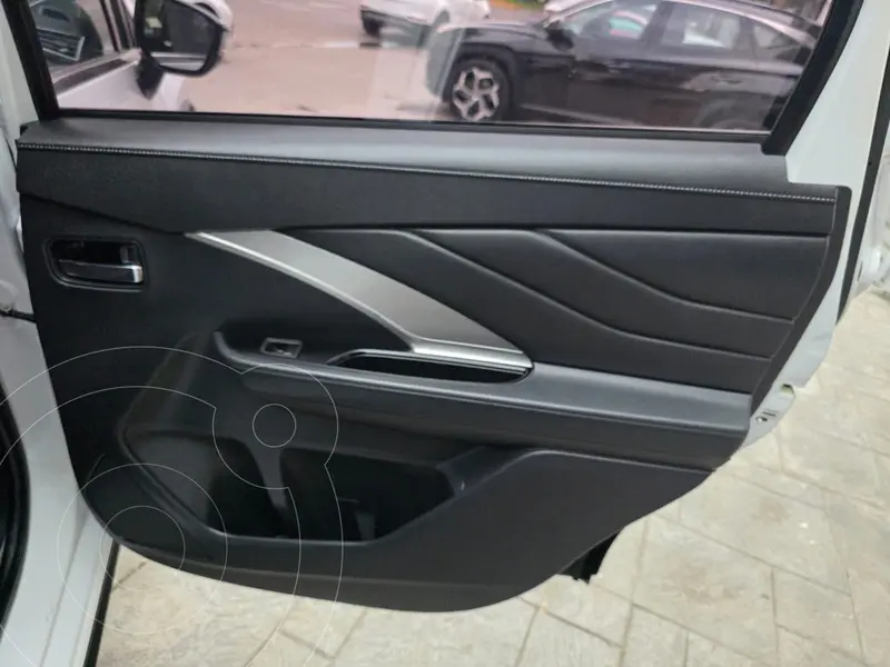 mitsubishi xpander-cross