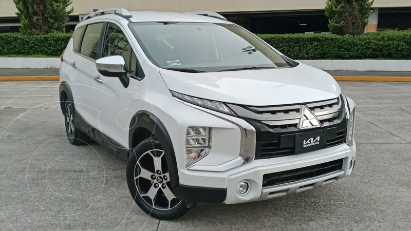 Foto Mitsubishi Xpander Cross 1.5L Cross usado (2023) color Blanco financiado en mensualidades(enganche $82,034 mensualidades desde $9,439)