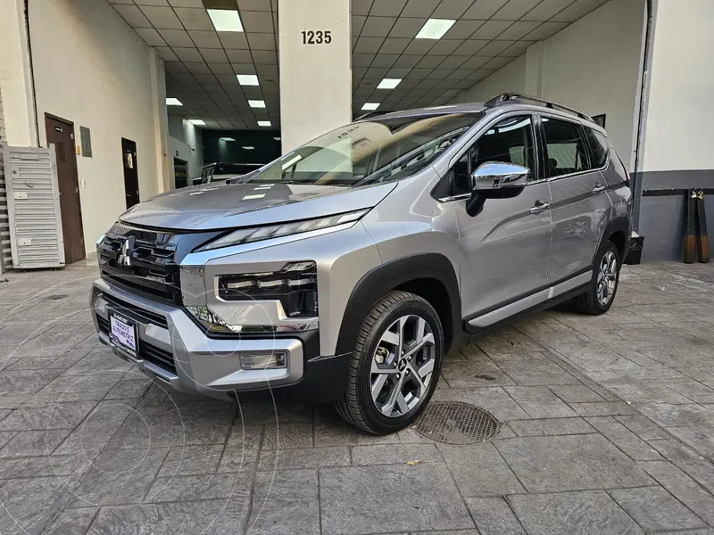 Foto Mitsubishi Xpander Cross 1.5L Cross usado (2024) color Plata precio $369,900