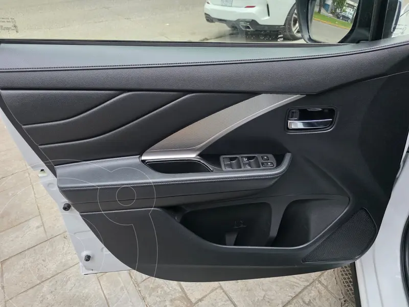mitsubishi xpander-cross