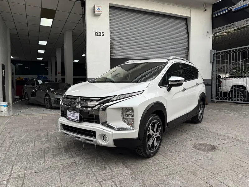 Foto Mitsubishi Xpander Cross 1.5L Cross usado (2023) color Blanco financiado en mensualidades(enganche $64,000 mensualidades desde $9,213)