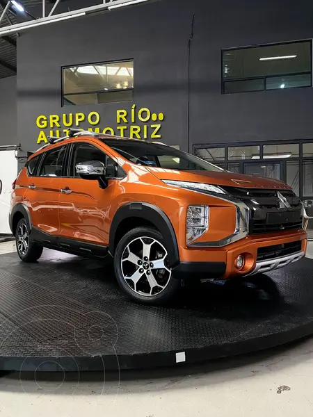 Foto Mitsubishi Xpander 1.5L Cross usado (2022) color Naranja precio $329,000