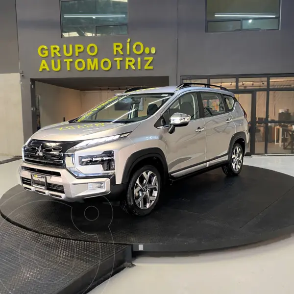Foto Mitsubishi Xpander GLS usado (2024) color plateado financiado en mensualidades(enganche $41,626 mensualidades desde $8,776)