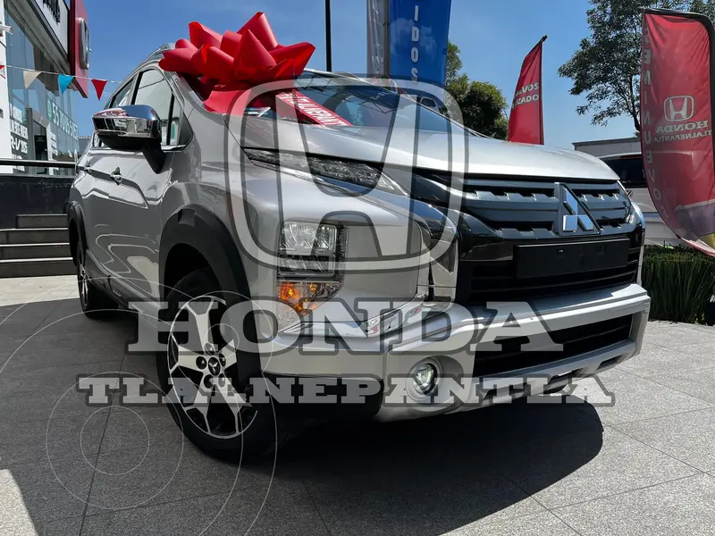 Foto Mitsubishi Xpander 1.5L usado (2023) color plateado financiado en mensualidades(enganche $136,686 mensualidades desde $5,751)