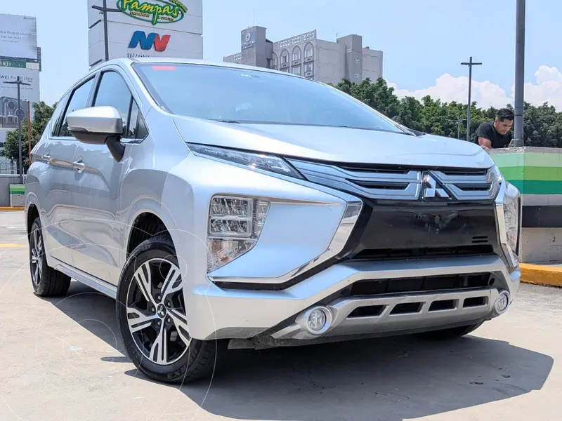 Foto Mitsubishi Xpander 1.5L usado (2022) color plateado precio $269,800