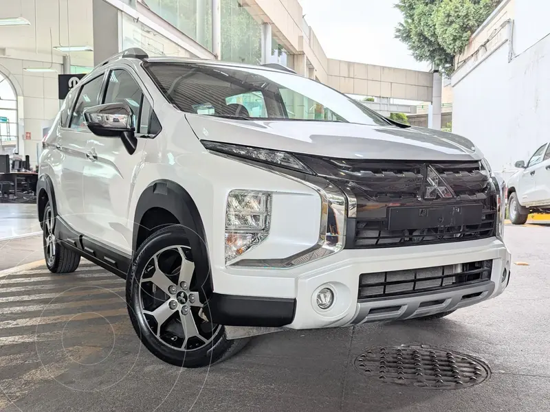 Foto Mitsubishi Xpander 1.5L usado (2023) color Blanco financiado en mensualidades(enganche $125,400 mensualidades desde $5,387)