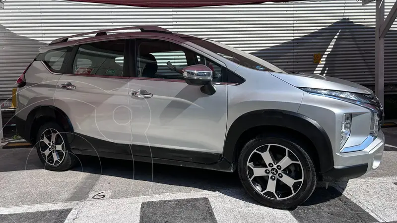 Foto Mitsubishi Xpander 1.5L usado (2023) color plateado financiado en mensualidades(enganche $123,310 mensualidades desde $5,297)
