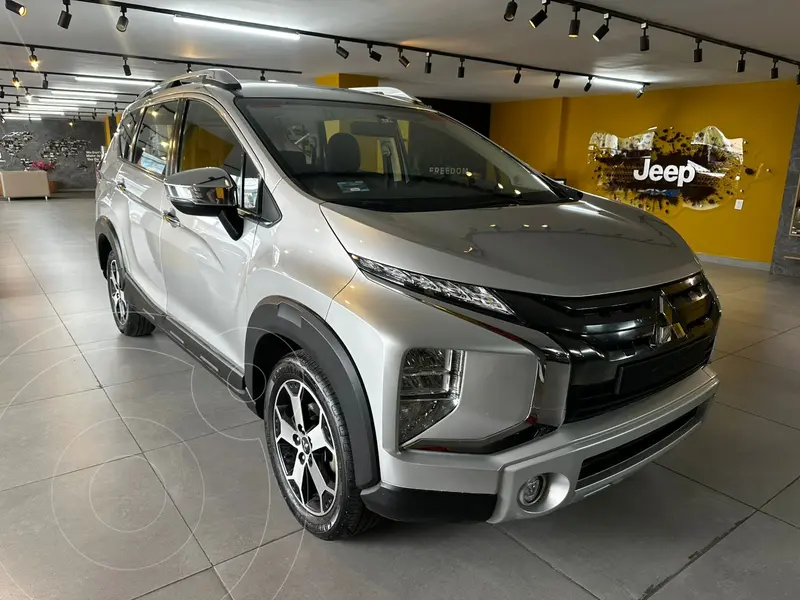 Foto Mitsubishi Xpander 1.5L usado (2023) color plateado precio $319,000