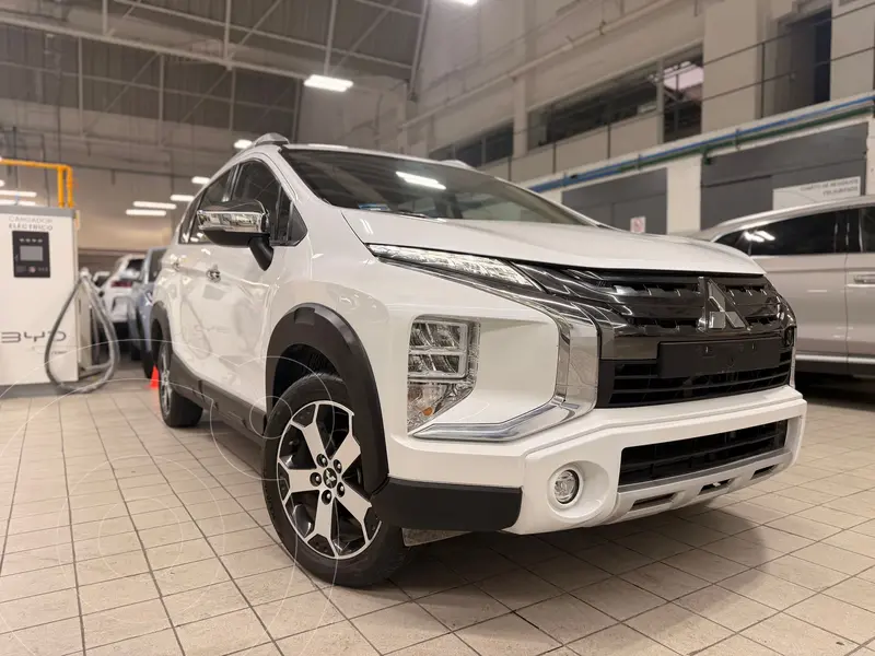 Foto Mitsubishi Xpander 1.5L usado (2023) color Blanco precio $299,900