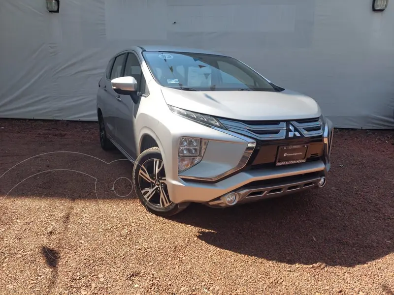 Foto Mitsubishi Xpander 1.5L Cross usado (2023) color plateado precio $319,000