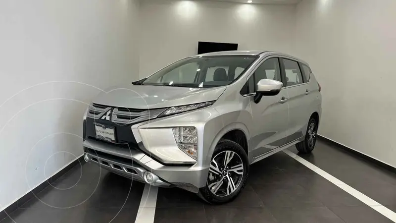 Foto Mitsubishi Xpander 1.5L usado (2023) color Plata precio $300,200